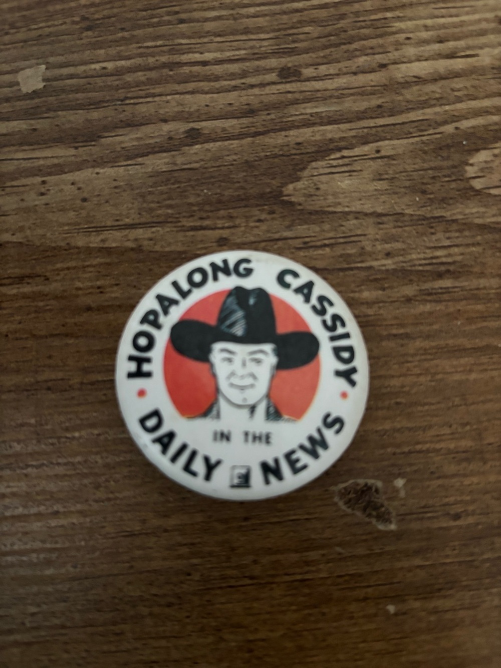 Hopalong Cassidy Daily News Round Pin Badge - White & Red